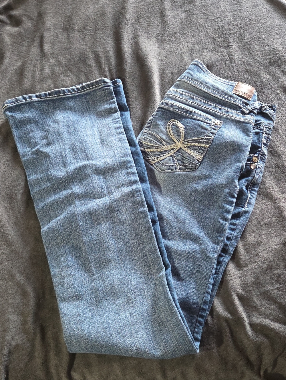 Wallflower Basil Boot Cut Jeans with Embroidered Back Pocket